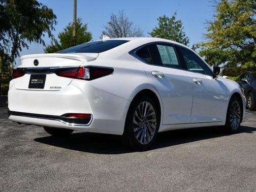 2025 Lexus ES 300h Luxury