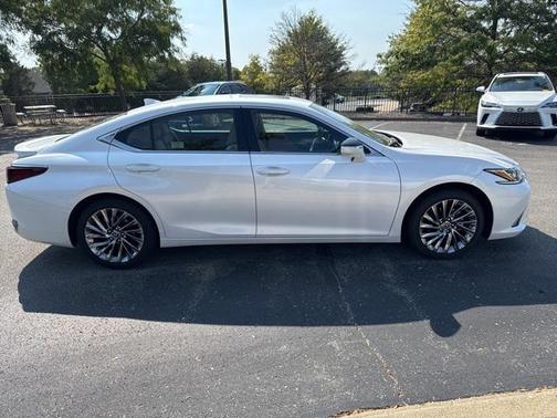 2025 Lexus ES 300h Luxury