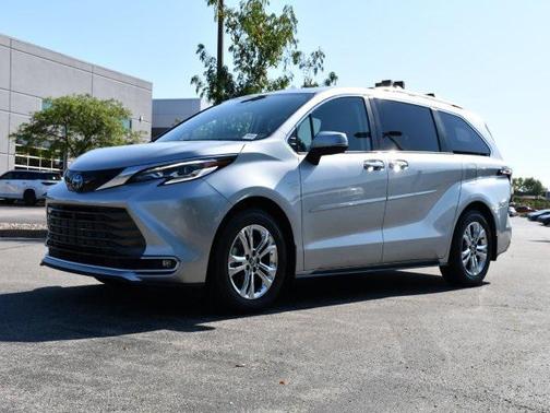 2022 Toyota Sienna Platinum 7 Passenger