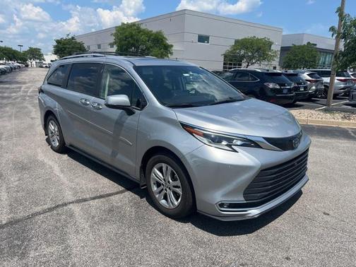 2022 Toyota Sienna Platinum 7 Passenger