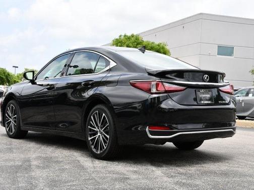 2024 Lexus ES 300h Base