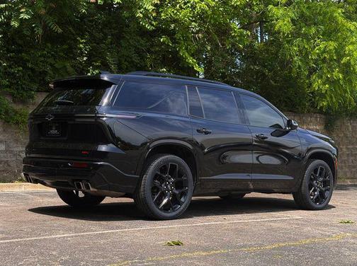Mosaic Black Metallic 2024 Chevrolet Traverse RS