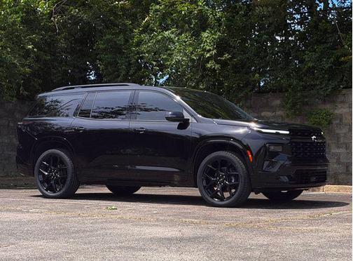 Mosaic Black Metallic 2024 Chevrolet Traverse RS