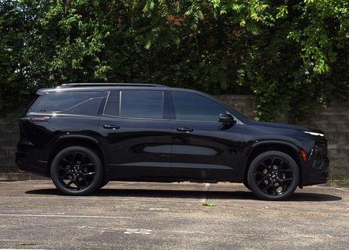 Mosaic Black Metallic 2024 Chevrolet Traverse RS