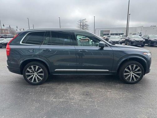 2022 Volvo XC90 T6 Inscription