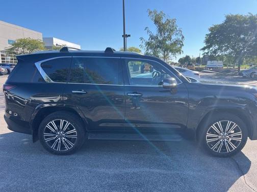 2025 Lexus LX 700h Luxury