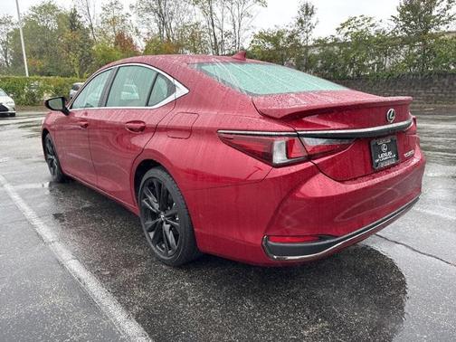 2025 Lexus ES 300h F SPORT
