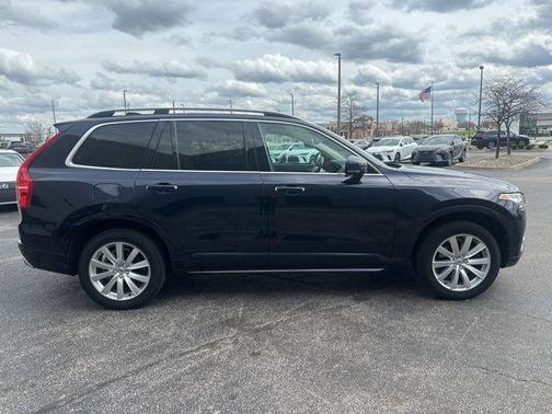 2016 Volvo XC90 T6 Momentum