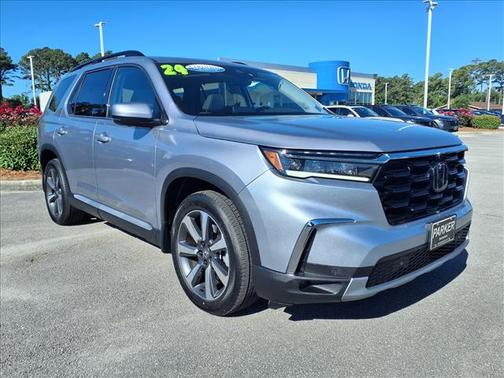 Lunar Silver Metallic 2024 Honda Pilot