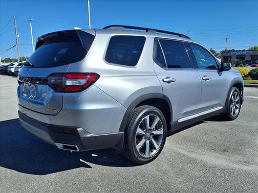 Lunar Silver Metallic 2024 Honda Pilot