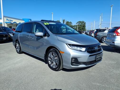 Solar Silver Metallic 2025 Honda Odyssey