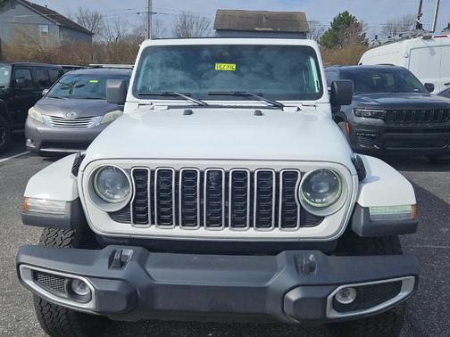 Bright White Clearcoat 2025 Jeep Wrangler Sahara