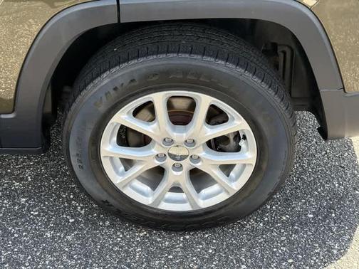 Eco Green Pearlcoat 2014 Jeep Cherokee Latitude
