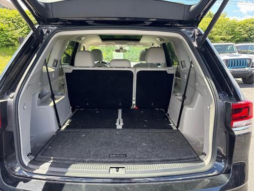 Deep Black Pearl Effect 2023 Volkswagen Atlas 3.6L SEL