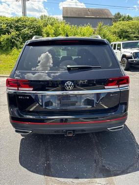 Deep Black Pearl Effect 2023 Volkswagen Atlas 3.6L SEL