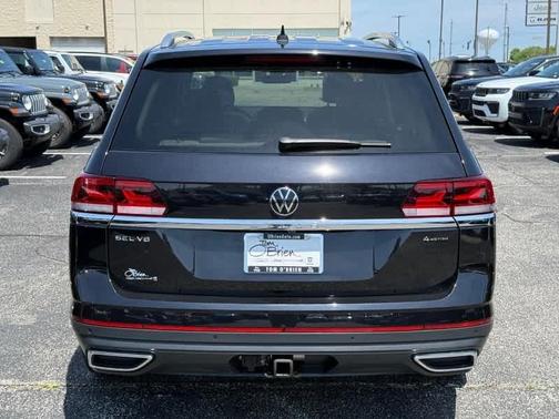 Deep Black Pearl Effect 2023 Volkswagen Atlas 3.6L SEL