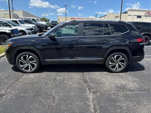 Deep Black Pearl Effect 2023 Volkswagen Atlas 3.6L SEL
