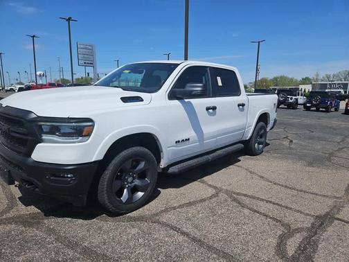 Bright White Clearcoat 2023 RAM 1500 Big Horn