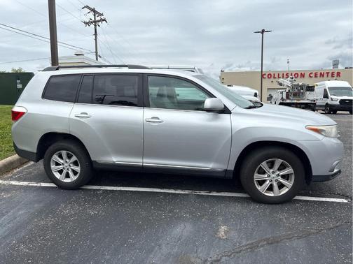 Classic Silver Metallic 2012 Toyota Highlander