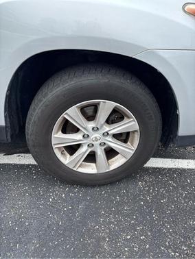 Classic Silver Metallic 2012 Toyota Highlander