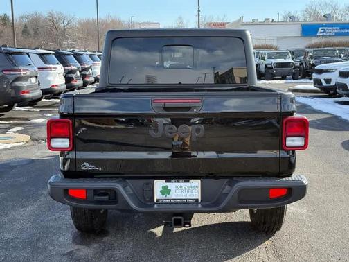 2022 Jeep Gladiator Sport