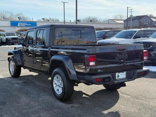 2022 Jeep Gladiator Sport