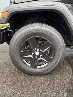 2022 Jeep Gladiator Sport