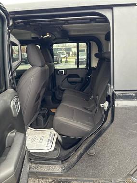 2022 Jeep Gladiator Sport