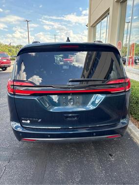 2023 Chrysler Pacifica Touring-L