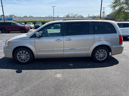 Cashmere / Sandstone Pearlcoat 2016 Chrysler Town & Country Touring-L