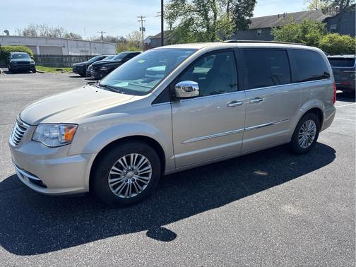 Cashmere / Sandstone Pearlcoat 2016 Chrysler Town & Country Touring-L