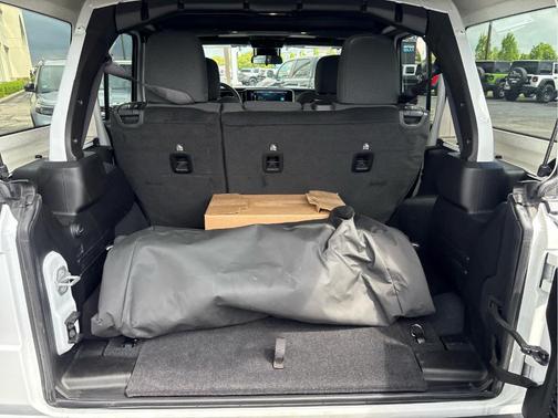 Bright White Clearcoat 2025 Jeep Wrangler Rubicon