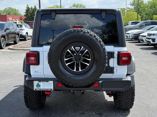 Bright White Clearcoat 2025 Jeep Wrangler Rubicon