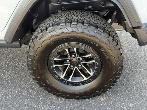 Bright White Clearcoat 2025 Jeep Wrangler Rubicon
