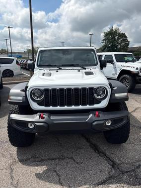 Bright White Clearcoat 2025 Jeep Wrangler Rubicon