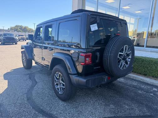 Black Clearcoat 2026 Jeep Wrangler Sahara