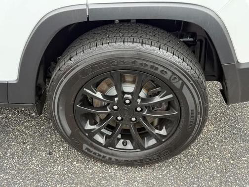 Bright White Clearcoat 2023 Jeep Cherokee Altitude Lux