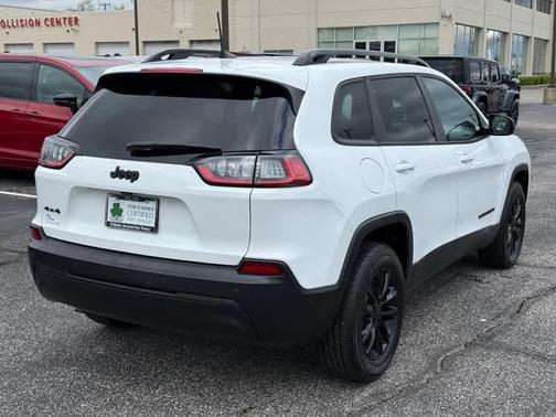 Bright White Clearcoat 2023 Jeep Cherokee Altitude Lux