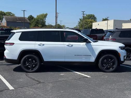 2025 Jeep Grand Cherokee L Laredo