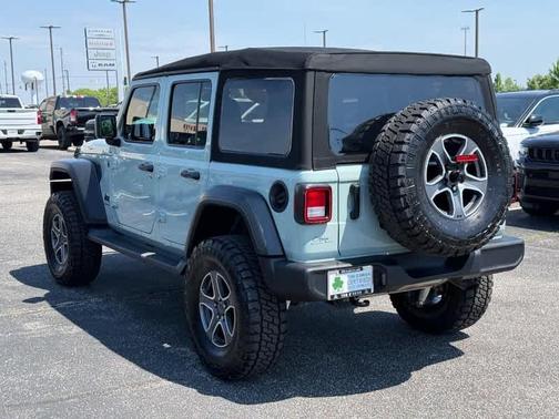 Earl Clearcoat 2023 Jeep Wrangler Sport