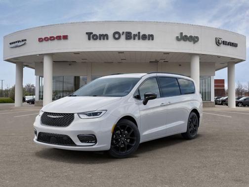 Bright White Clearcoat 2026 Chrysler Pacifica Limited