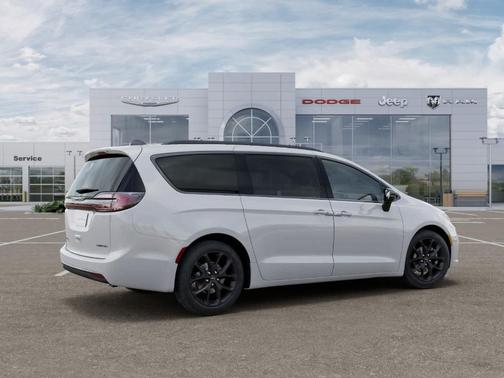 Bright White Clearcoat 2026 Chrysler Pacifica Limited