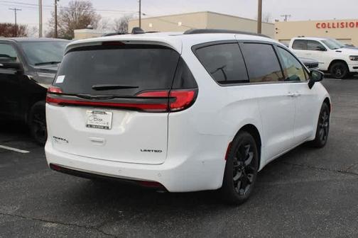 Bright White Clearcoat 2025 Chrysler Pacifica Limited
