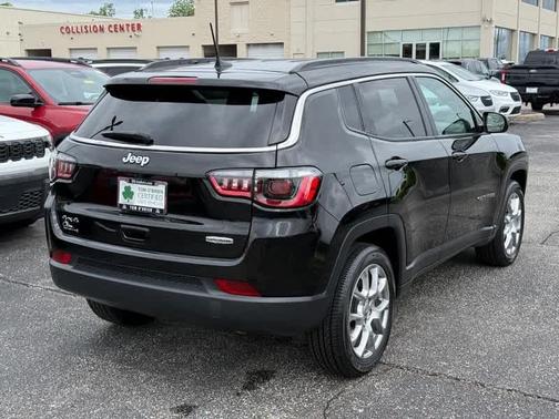 Diamond Black 2022 Jeep Compass Latitude Lux