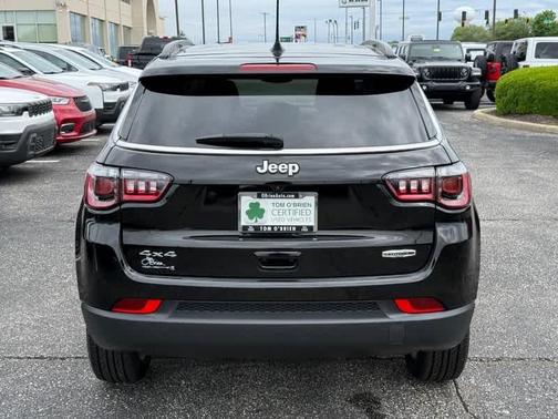 Diamond Black 2022 Jeep Compass Latitude Lux