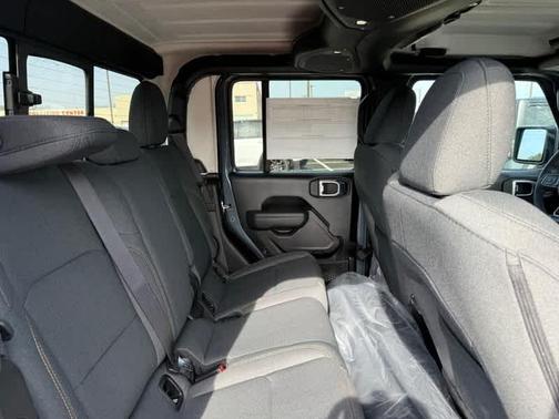 2026 Jeep Gladiator Sport