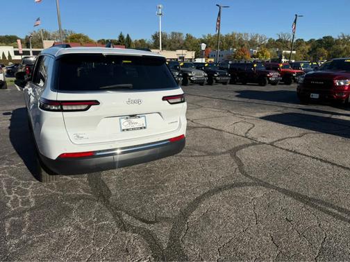 2025 Jeep Grand Cherokee L Laredo