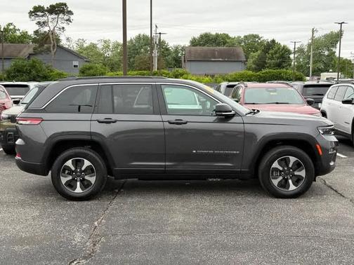 Metallic 2024 Jeep Grand Cherokee 4xe Base