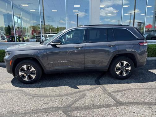 Metallic 2024 Jeep Grand Cherokee 4xe Base
