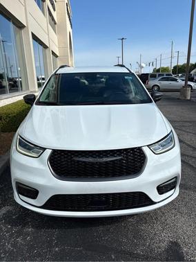 Bright White Clearcoat 2024 Chrysler Pacifica Touring-L